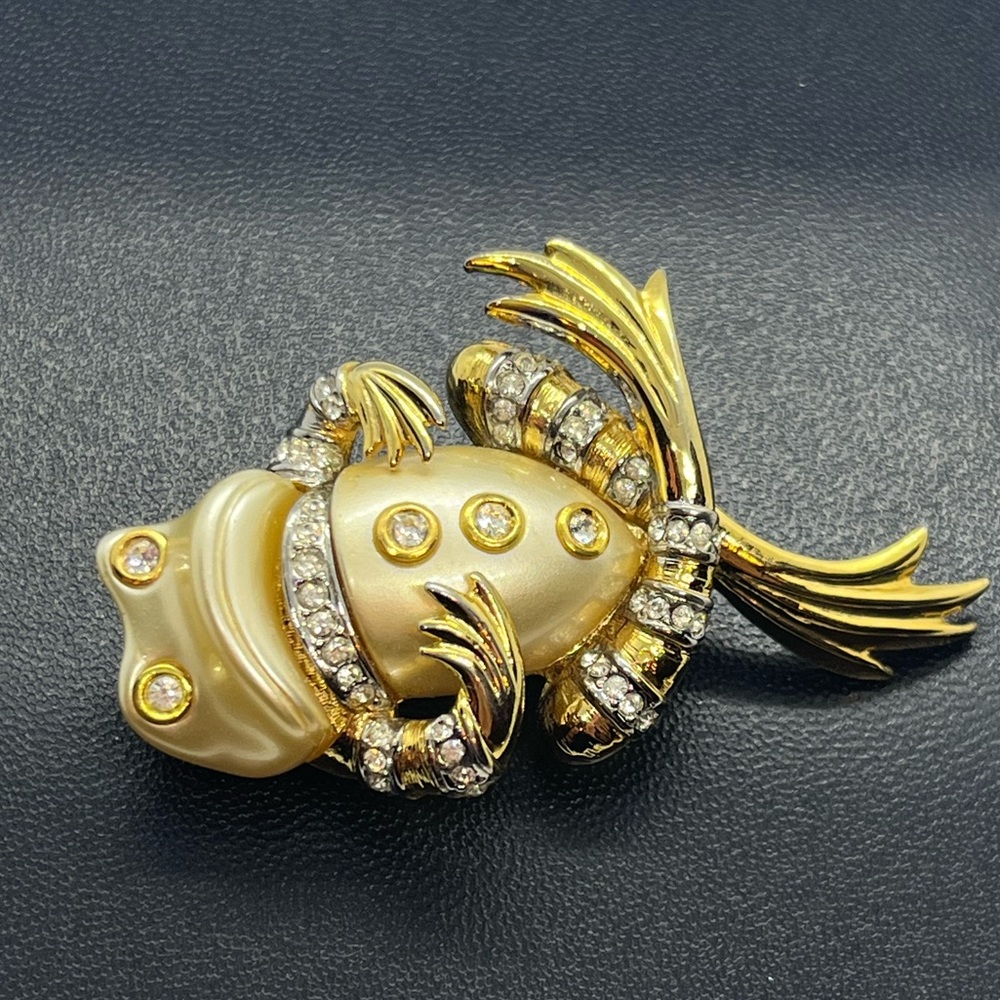 Kenneth Jay Lane Frog Brooch Pin Vintage Lucite E… - image 2